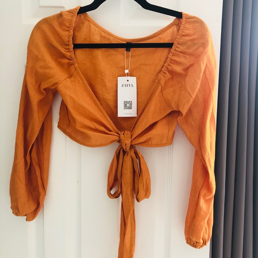 Crop too blouse.